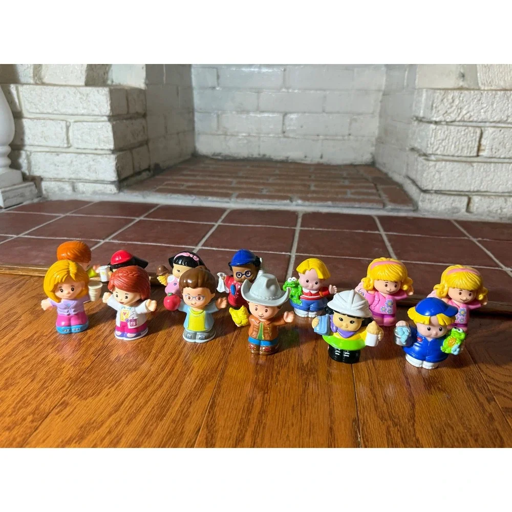 TESTED WORKS - Lot of Little People and Structures Including DC Comic Characters